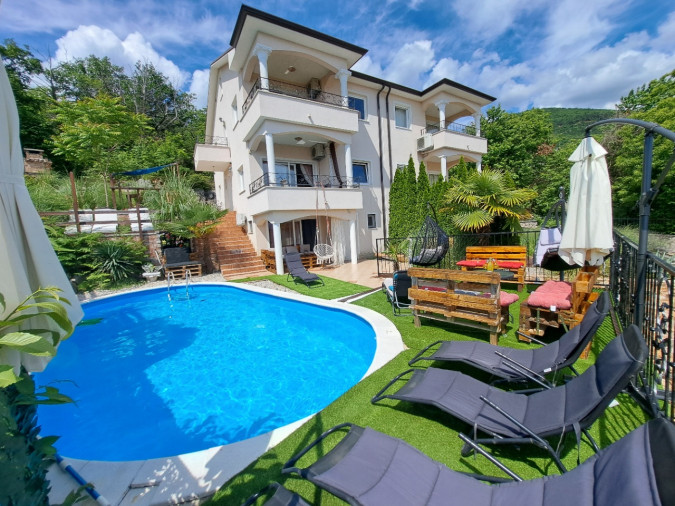 Entspannen Sie im Whirlpool mit herrlichem Blick auf das Meer und die Kvarner-Bucht, Villa Emily - Schöne einzigartige Villa Emily mit herrlichem Meerblick Lovran